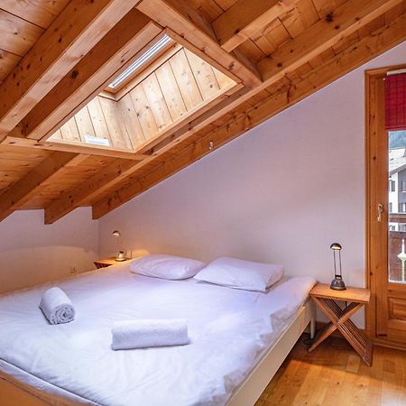 Apartment Capucin - A 3 Bedroom Chamonix Mountain Loft Exteriör bild