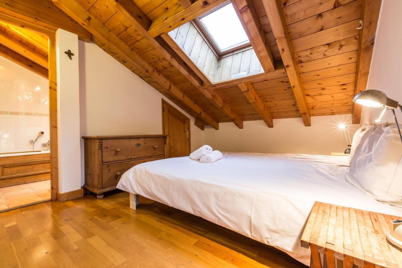 Apartment Capucin - A 3 Bedroom Chamonix Mountain Loft Exteriör bild
