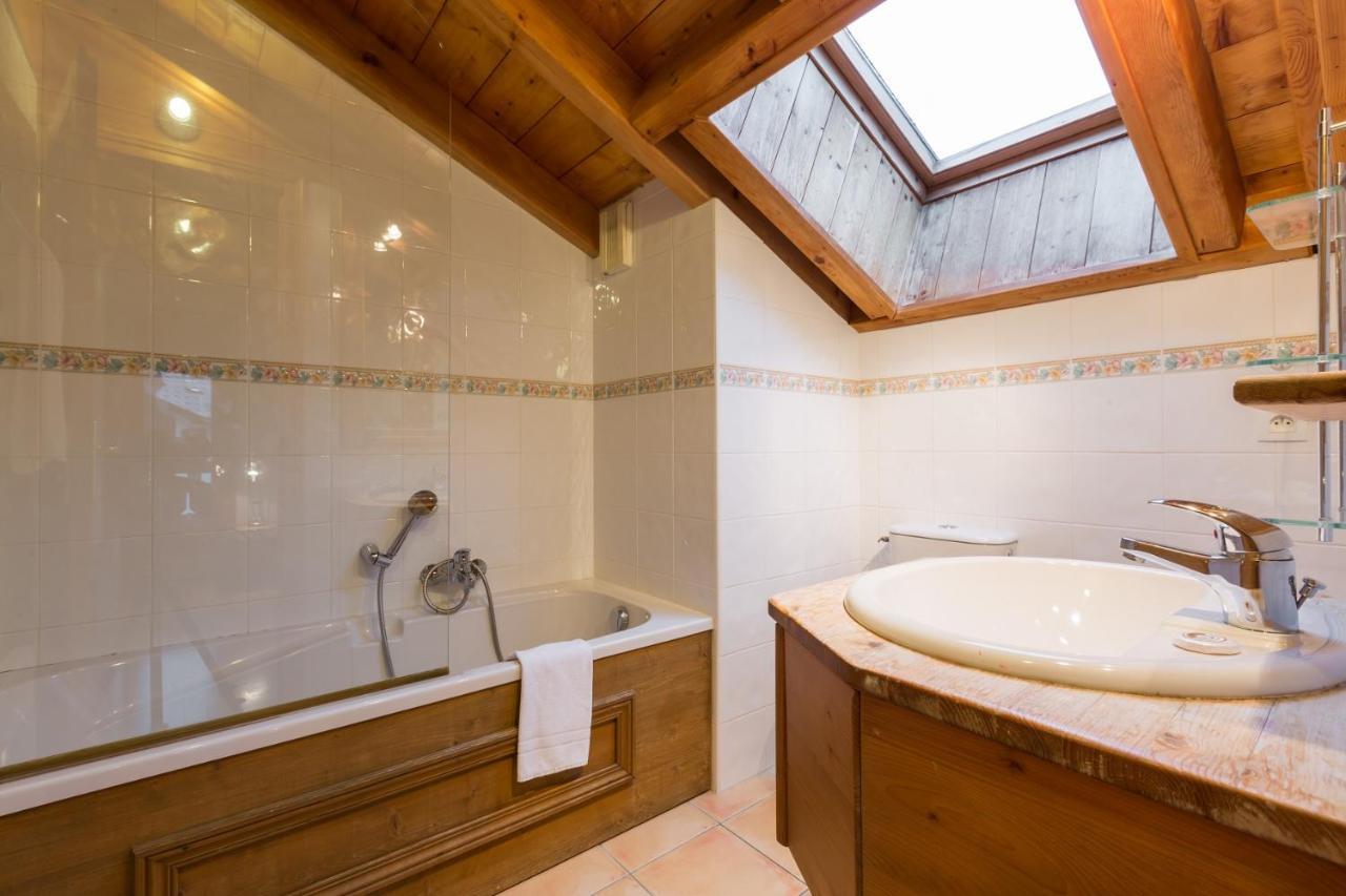 Apartment Capucin - A 3 Bedroom Chamonix Mountain Loft Exteriör bild