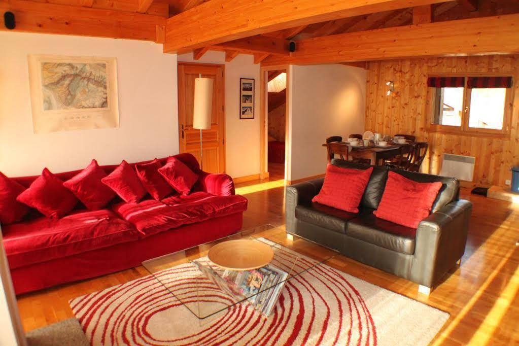 Apartment Capucin - A 3 Bedroom Chamonix Mountain Loft Exteriör bild