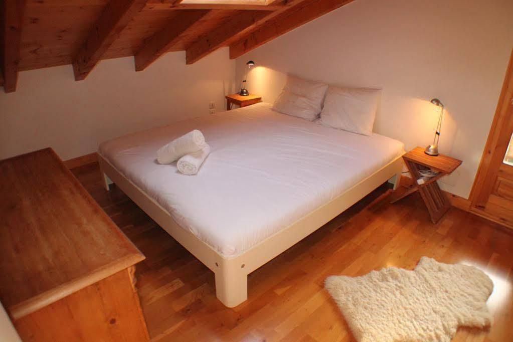 Apartment Capucin - A 3 Bedroom Chamonix Mountain Loft Exteriör bild