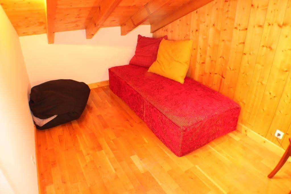 Apartment Capucin - A 3 Bedroom Chamonix Mountain Loft Exteriör bild