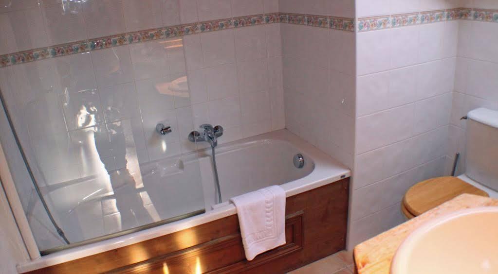 Apartment Capucin - A 3 Bedroom Chamonix Mountain Loft Exteriör bild