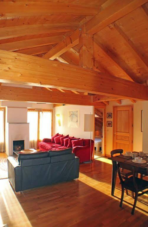 Apartment Capucin - A 3 Bedroom Chamonix Mountain Loft Exteriör bild