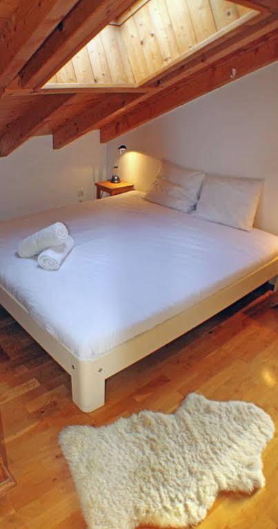 Apartment Capucin - A 3 Bedroom Chamonix Mountain Loft Exteriör bild